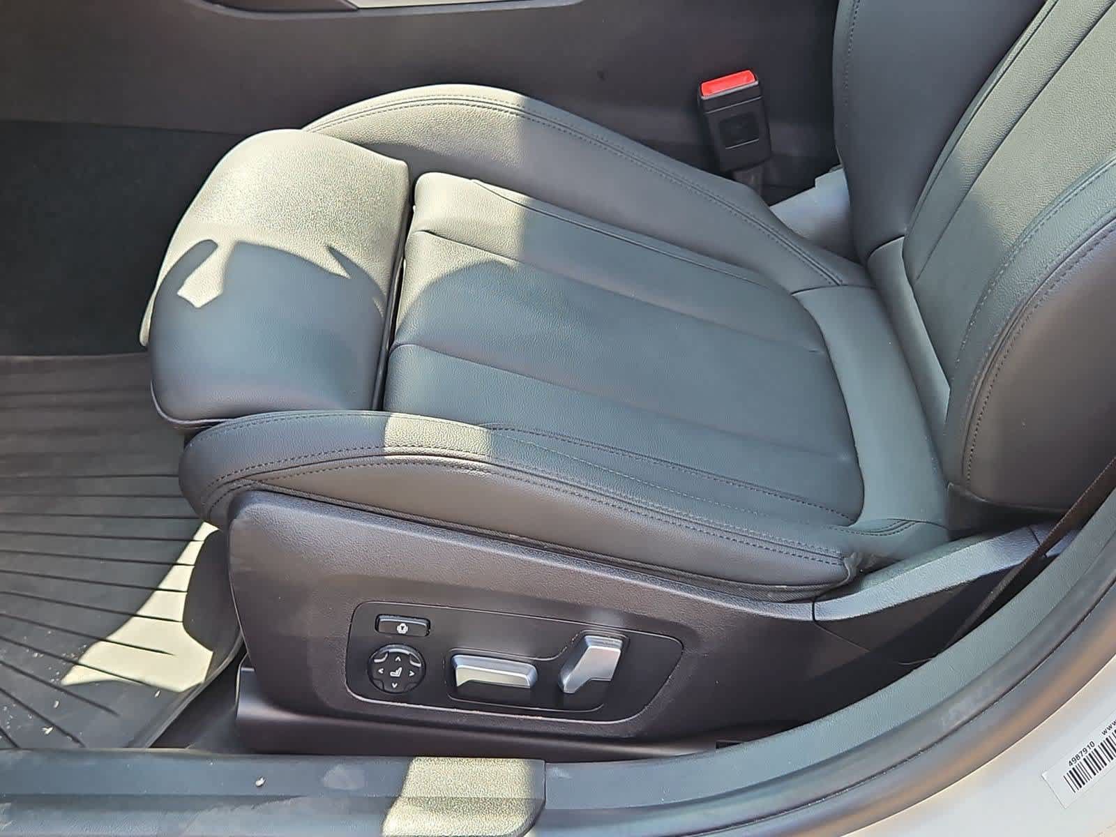 Used 2019 BMW 330i Sedan w/ Premium Package RWD image 16