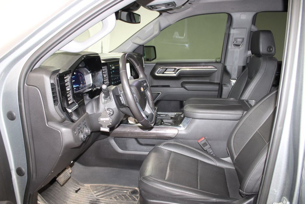 Used 2023 Chevrolet Silverado 1500 LTZ AWD/4WD image 19