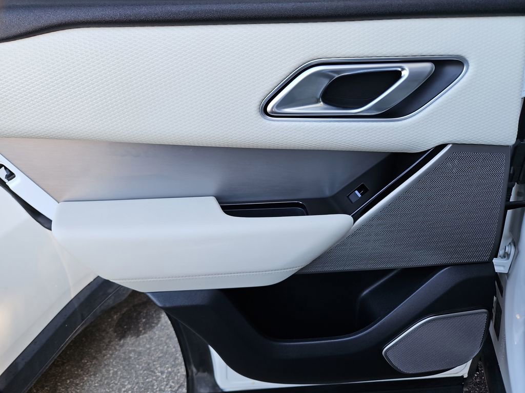 Used 2023 Land Rover Range Rover Velar R-Dynamic S image 30