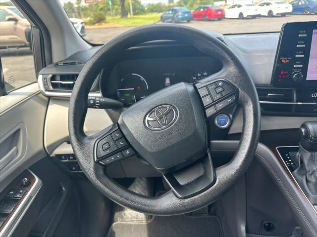 Certified 2024 Toyota Sienna LE FWD image 21
