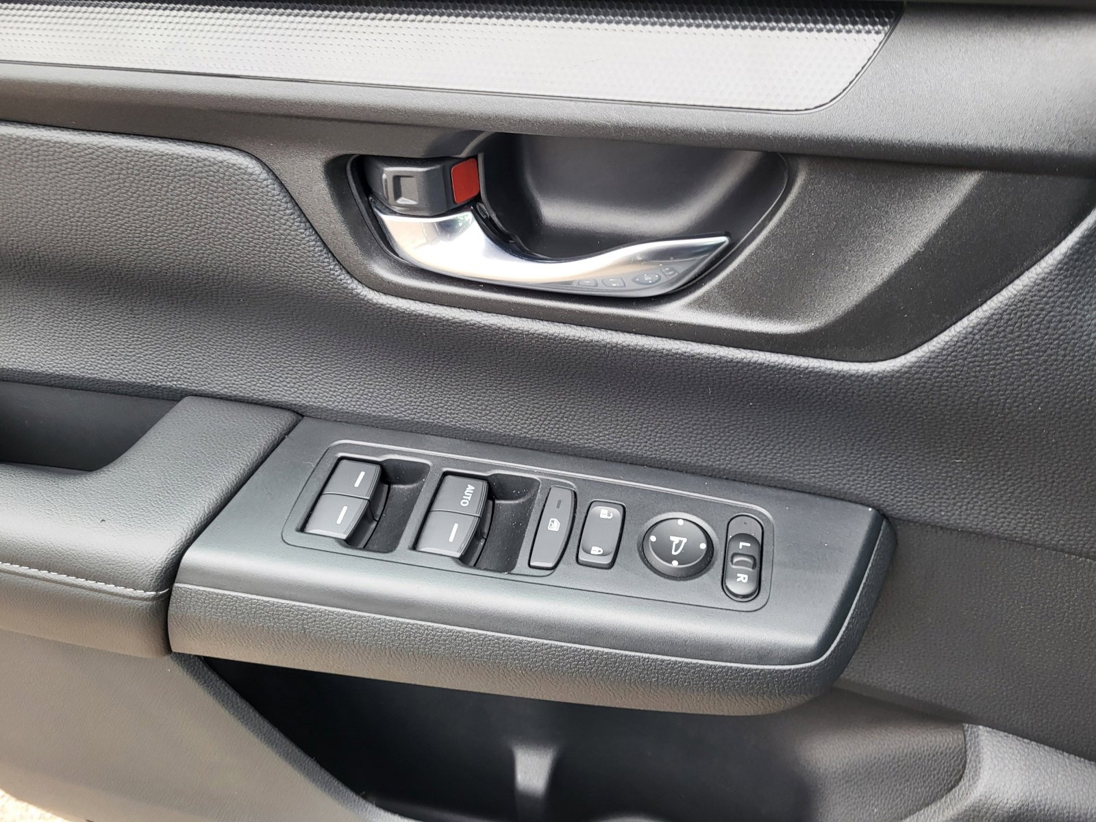 Used 2025 Honda CR-V LX image 13