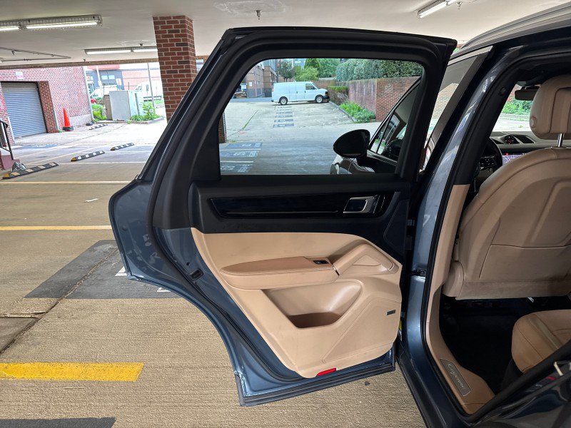Used 2019 Porsche Cayenne AWD/4WD image 14