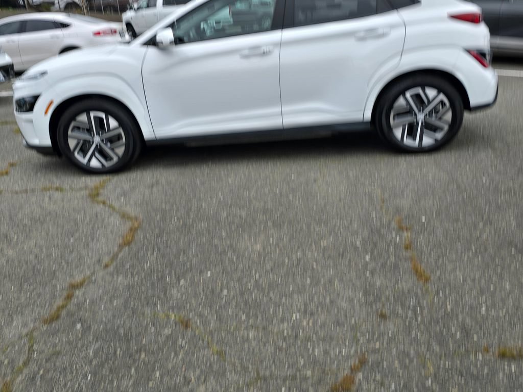 Used 2023 Hyundai Kona SE FWD image 4