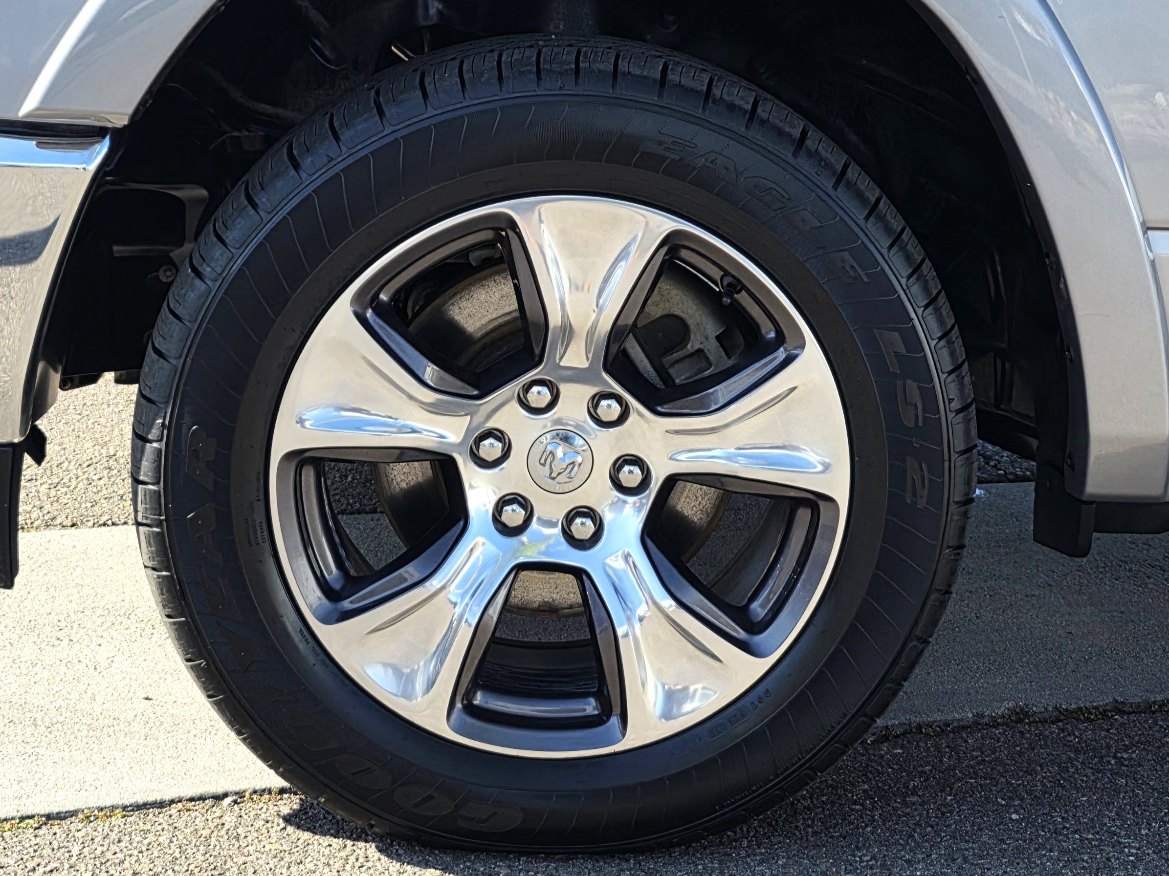 Used 2019 RAM 1500 Laramie image 9