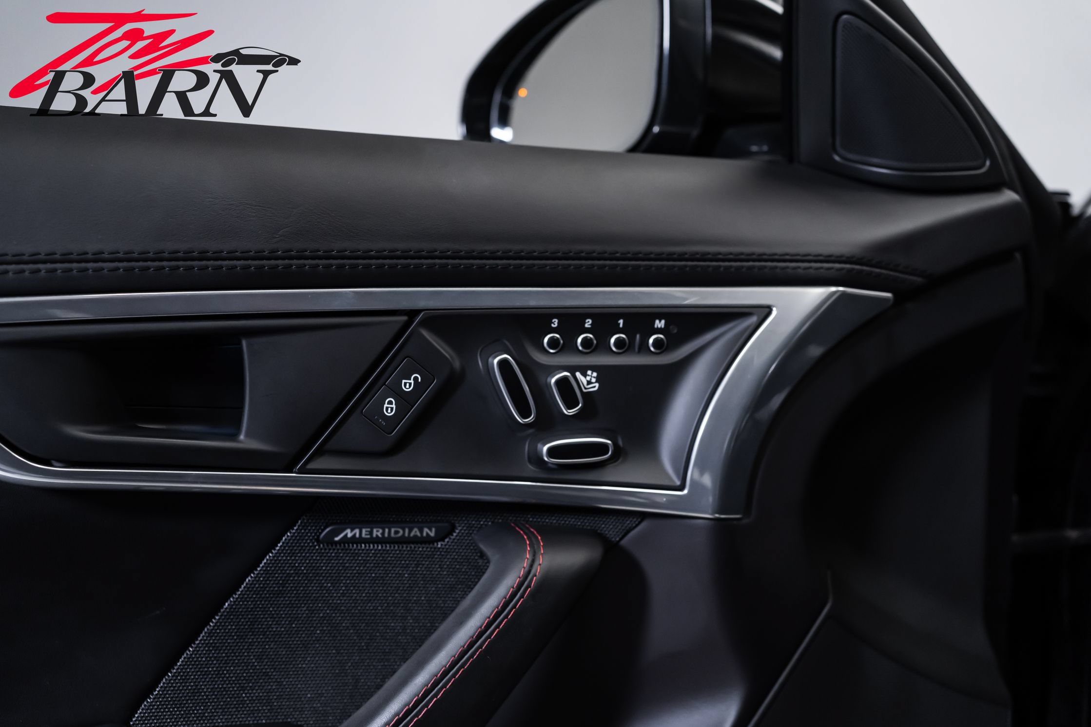 Used 2019 Jaguar F-TYPE Coupe RWD image 17