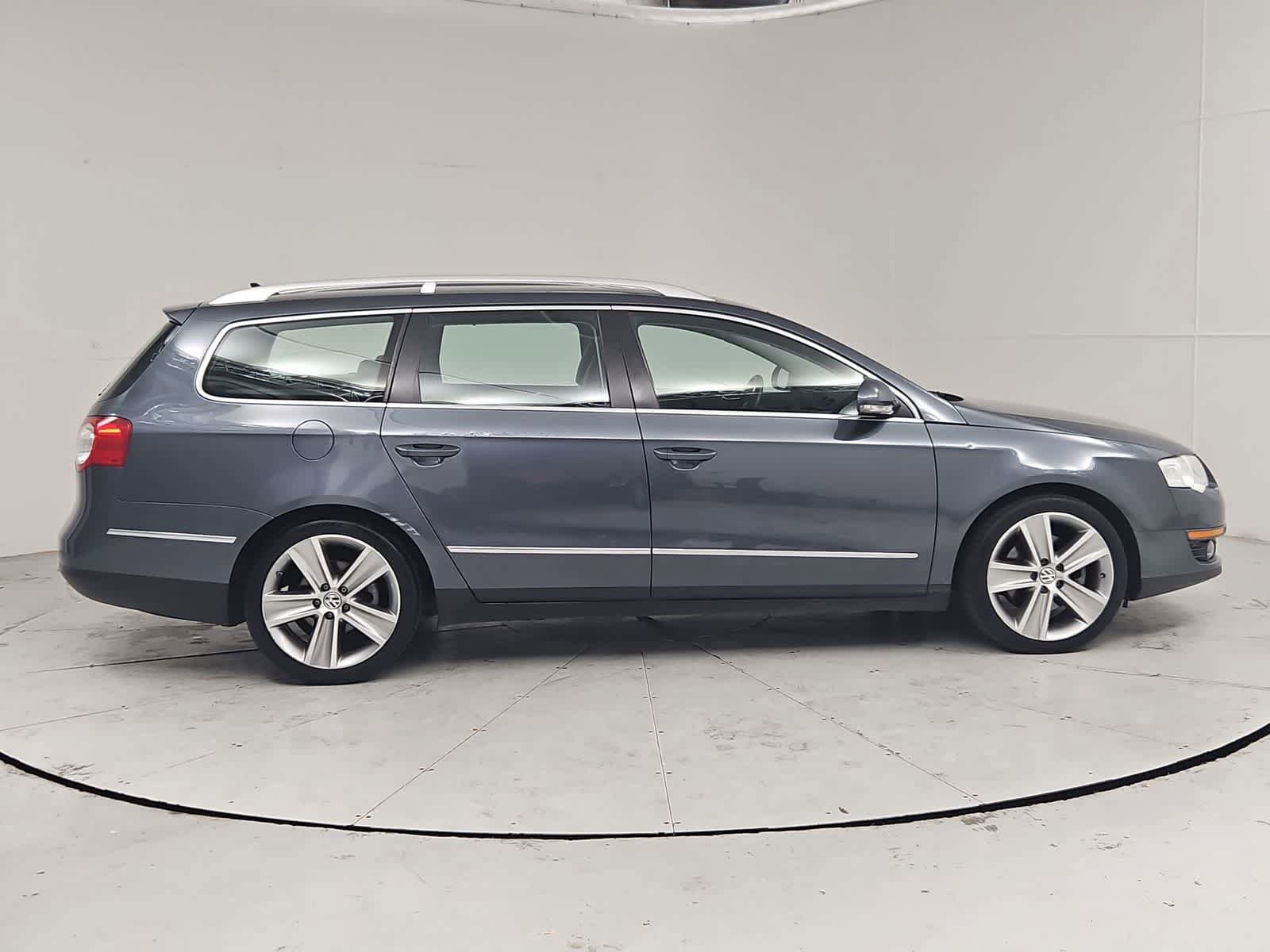 Used 2010 Volkswagen Passat Komfort FWD image 7