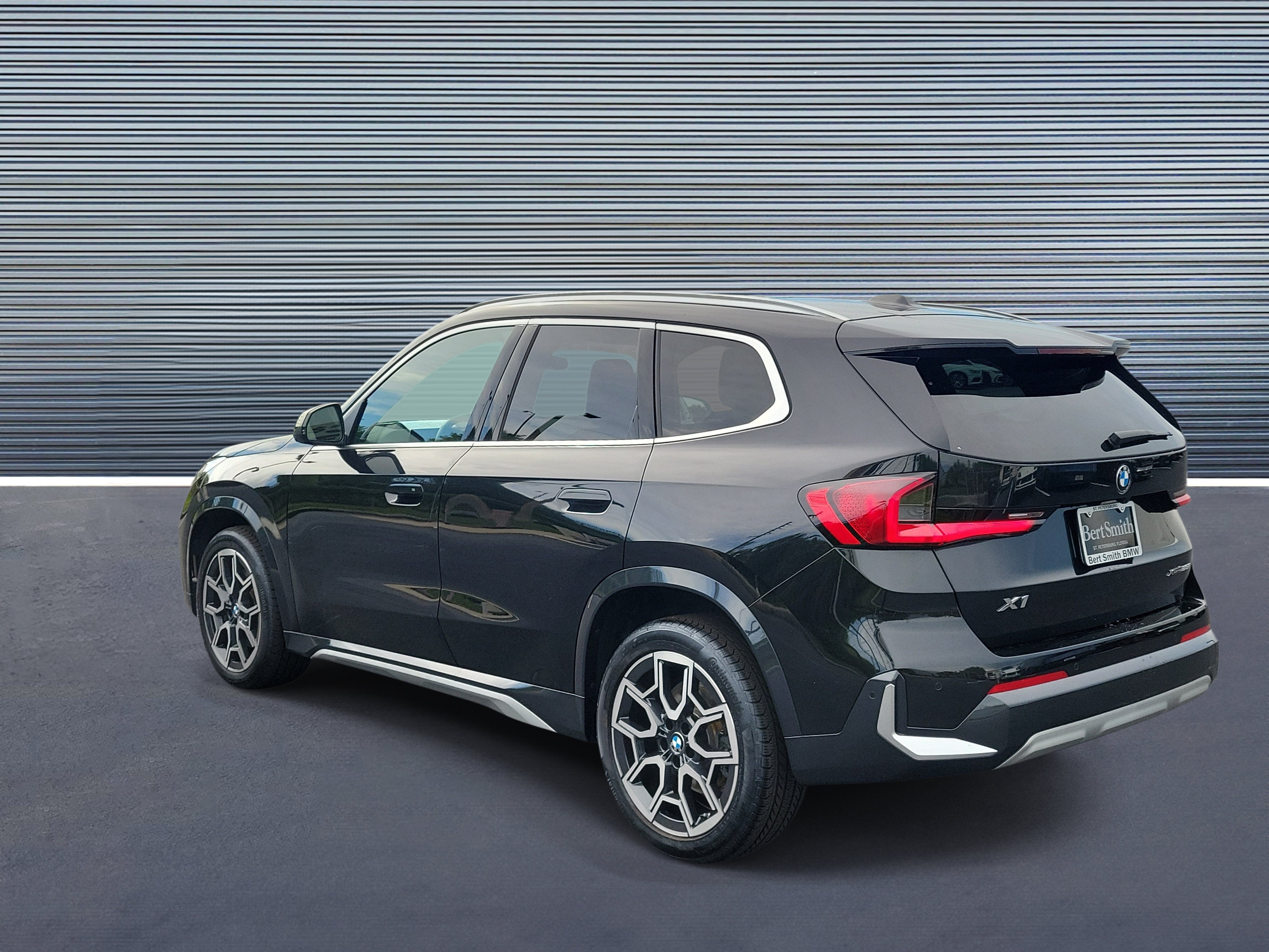 Used 2026 BMW X1 xDrive28i AWD/4WD image 4