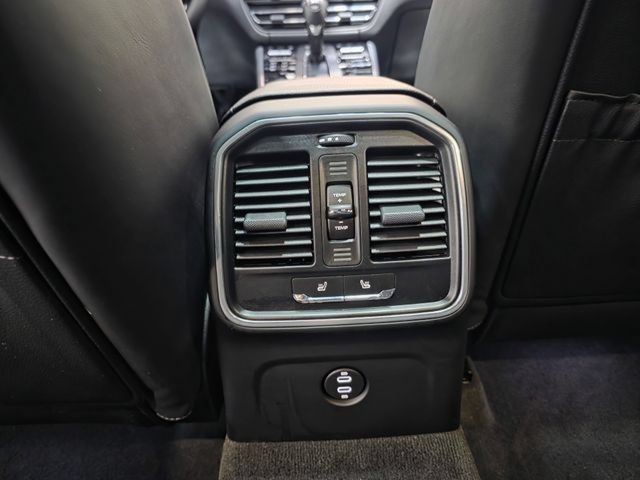 Used 2023 Porsche Macan AWD/4WD image 29