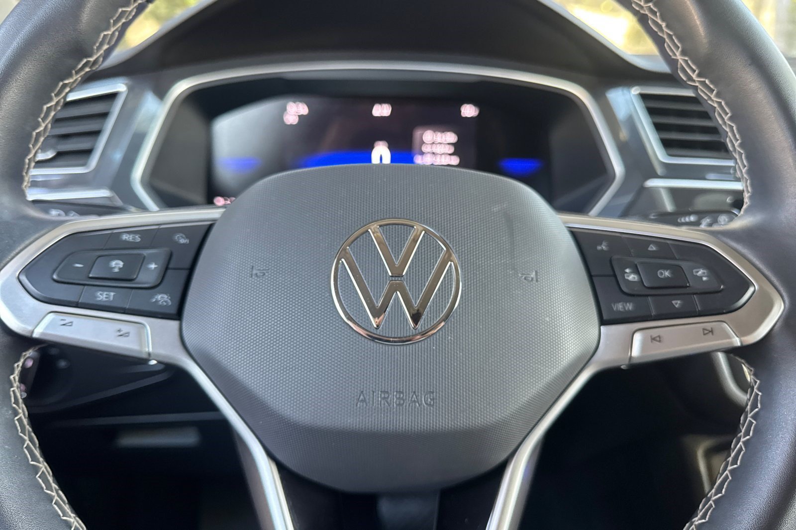 Used 2024 Volkswagen Tiguan SE FWD image 11