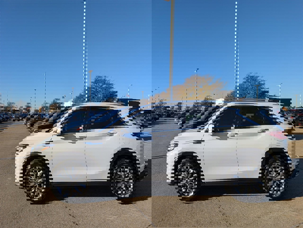 Used 2022 INFINITI QX50 Luxe image 3