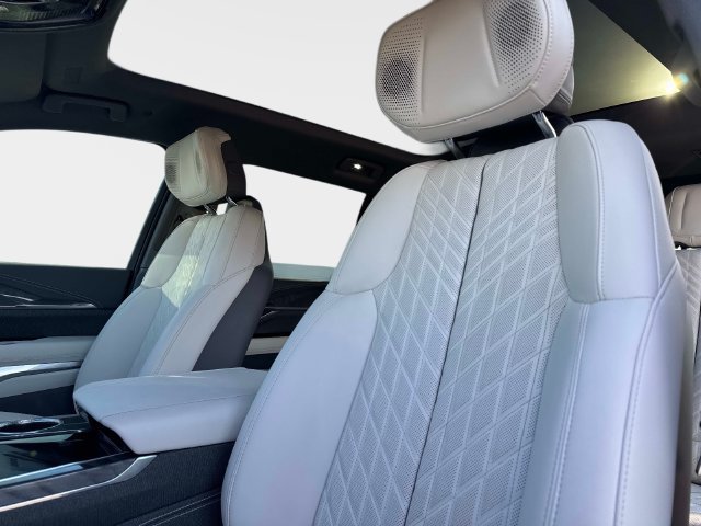 Certified 2026 Cadillac Escalade IQL Sport 1 w/ LPO, Floor Liner Package AWD/4WD image 19