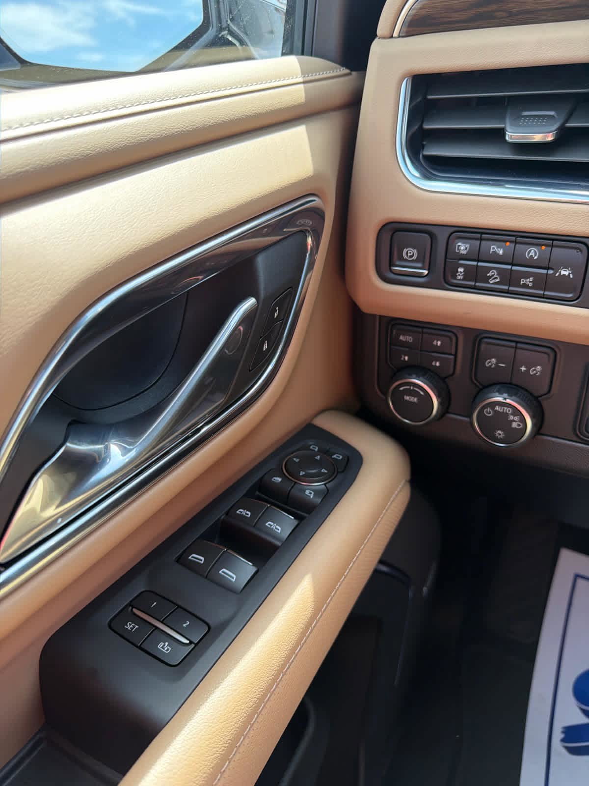 Used 2023 Chevrolet Tahoe Premier w/ Advanced Technology Package image 20