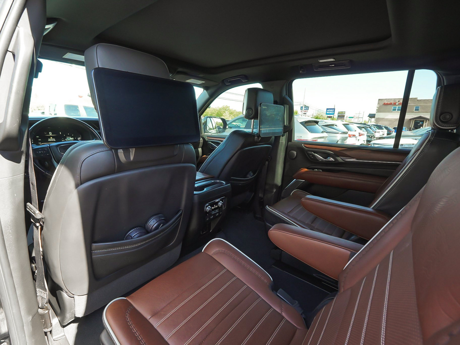 Used 2023 GMC Yukon XL Denali Ultimate AWD/4WD image 37