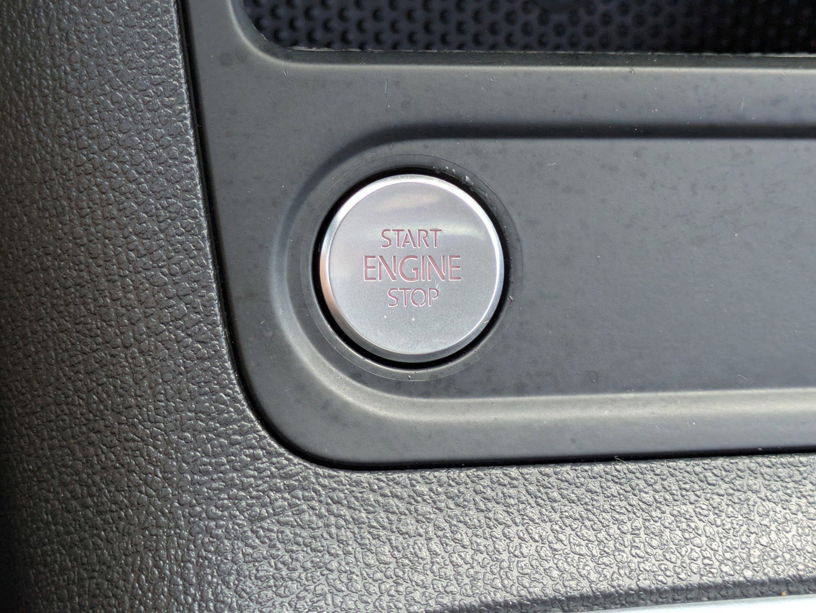 Used 2017 Volkswagen Tiguan S image 23