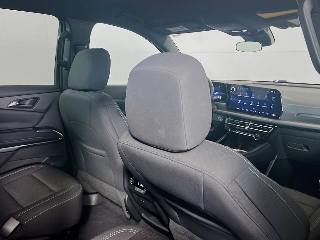 Used 2025 Chevrolet Traverse LT FWD image 6