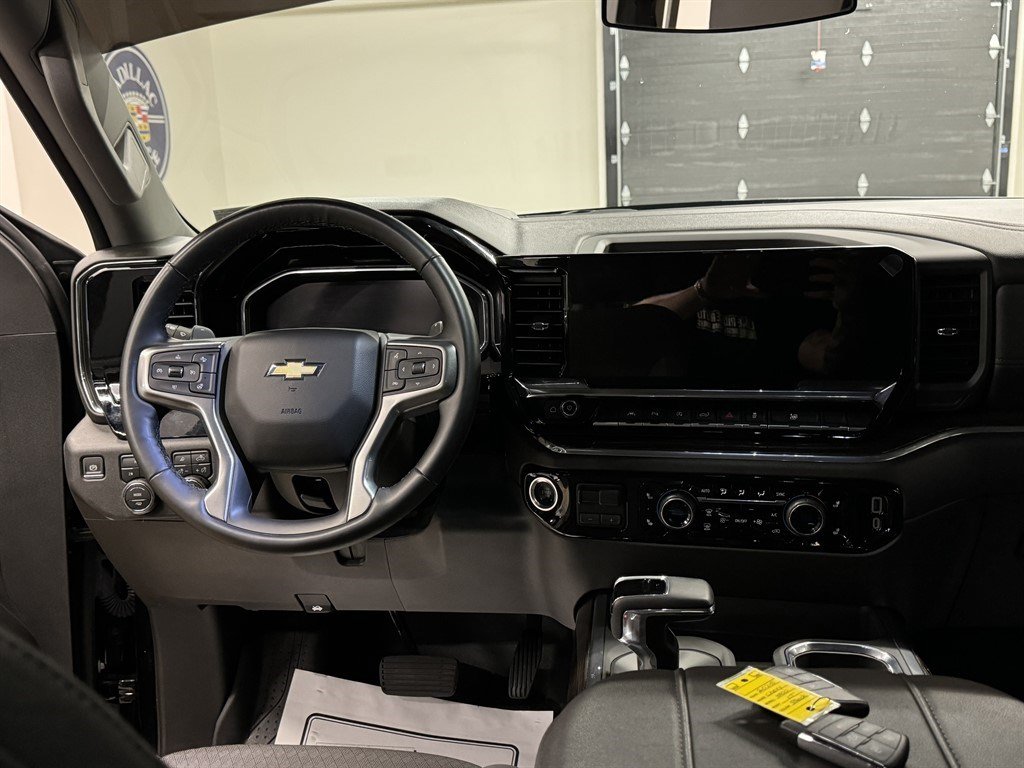 Used 2025 Chevrolet Silverado 1500 LT w/ Safety Package AWD/4WD image 29
