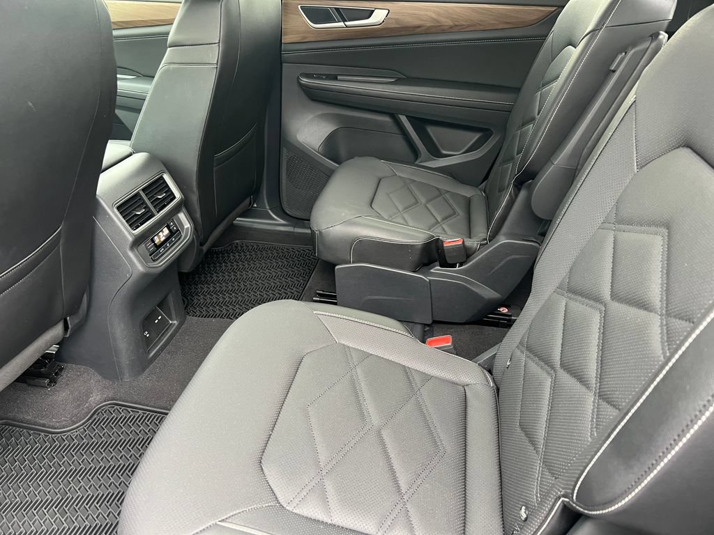 Used 2024 Volkswagen Atlas SE FWD image 12