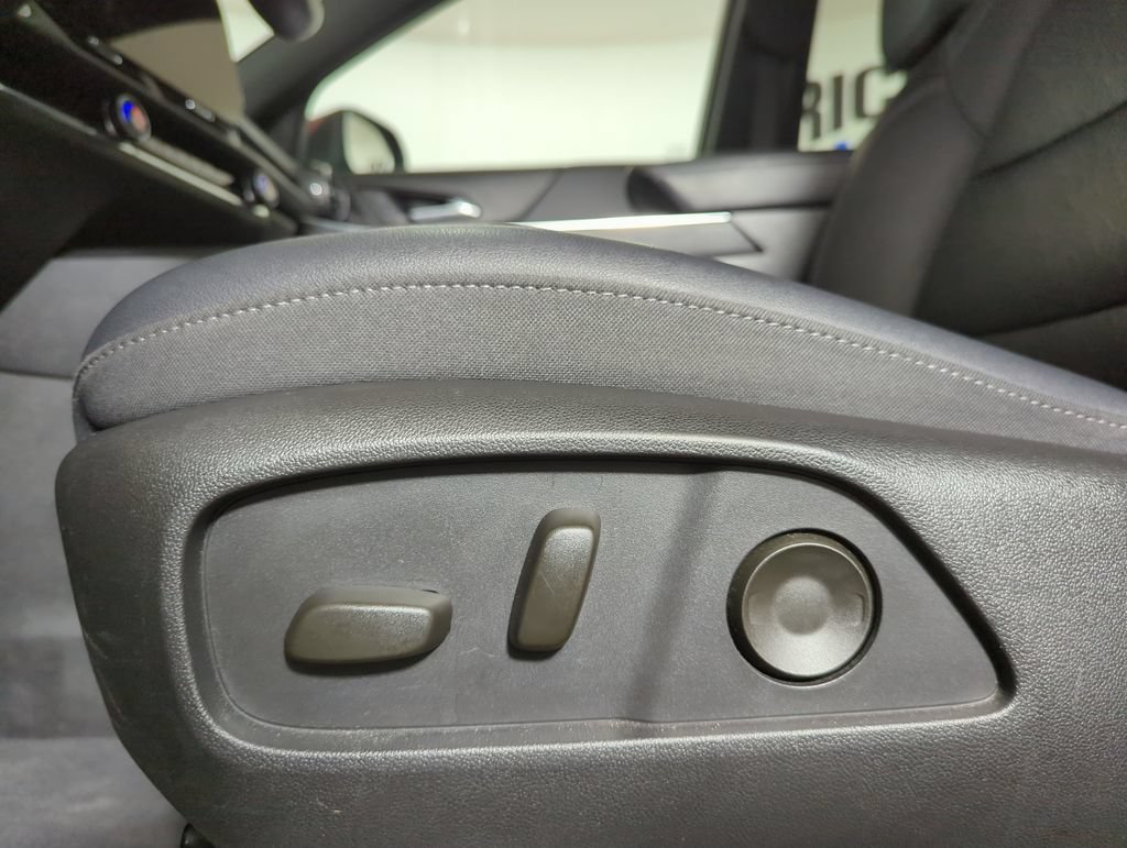 Used 2025 Chevrolet Equinox LT w/ Convenience Package II FWD image 25