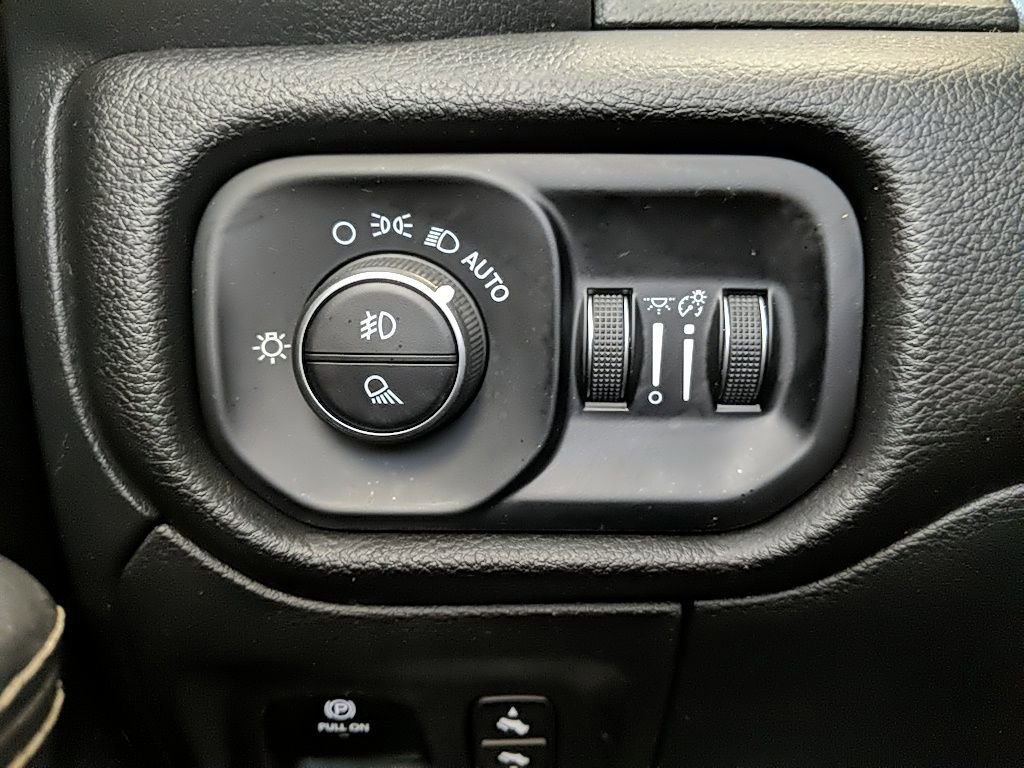 Used 2025 RAM 1500 Laramie image 25