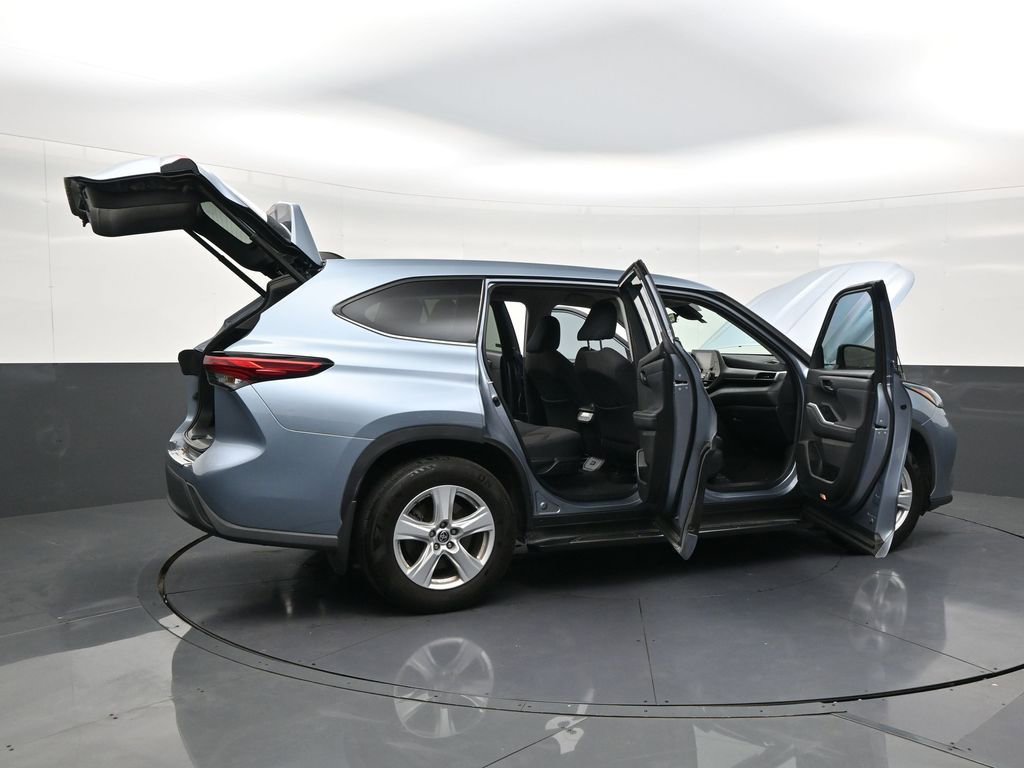 Used 2022 Toyota Highlander LE image 28