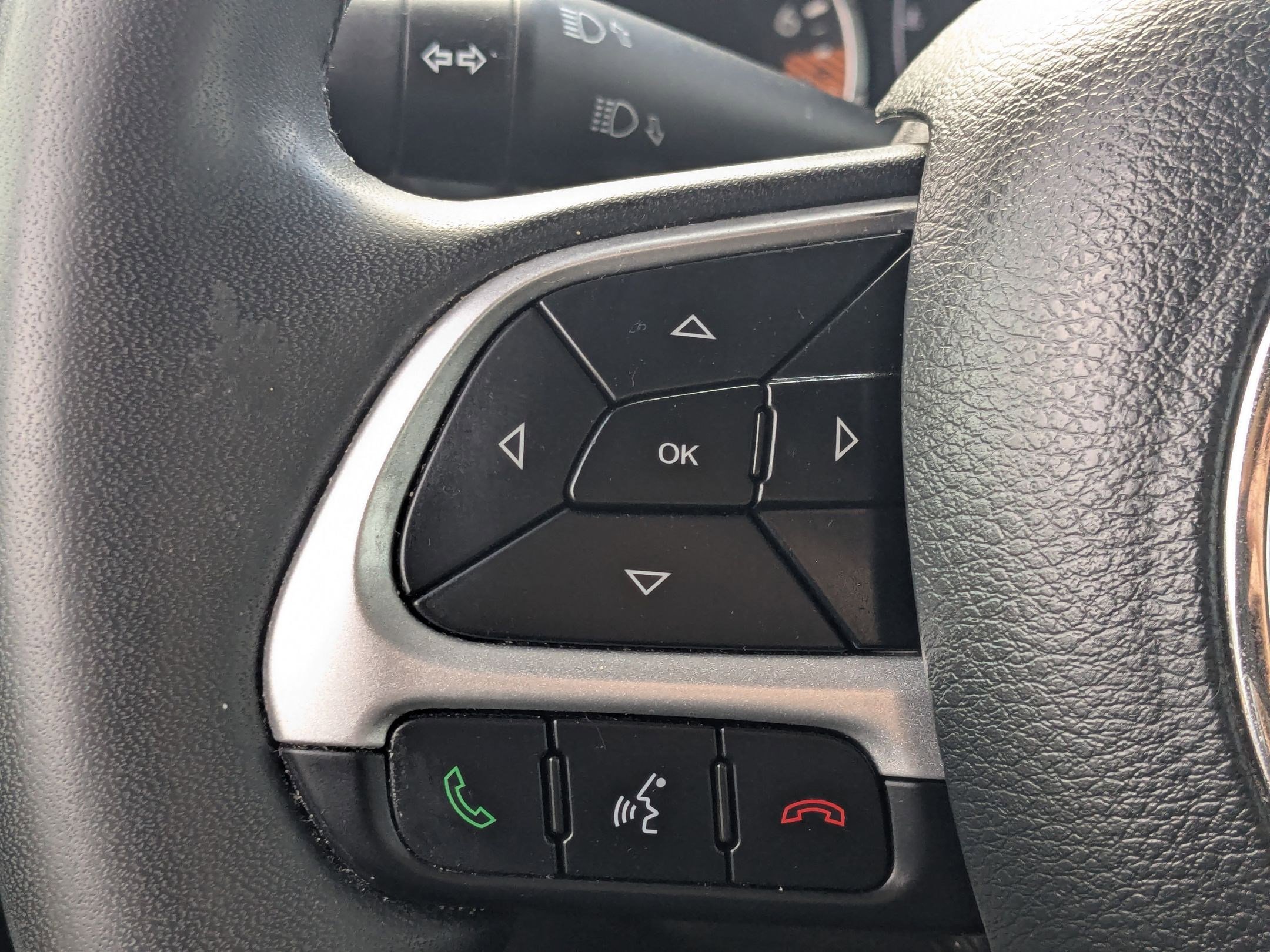 Used 2020 Jeep Renegade Latitude w/ Popular Equipment Group image 18