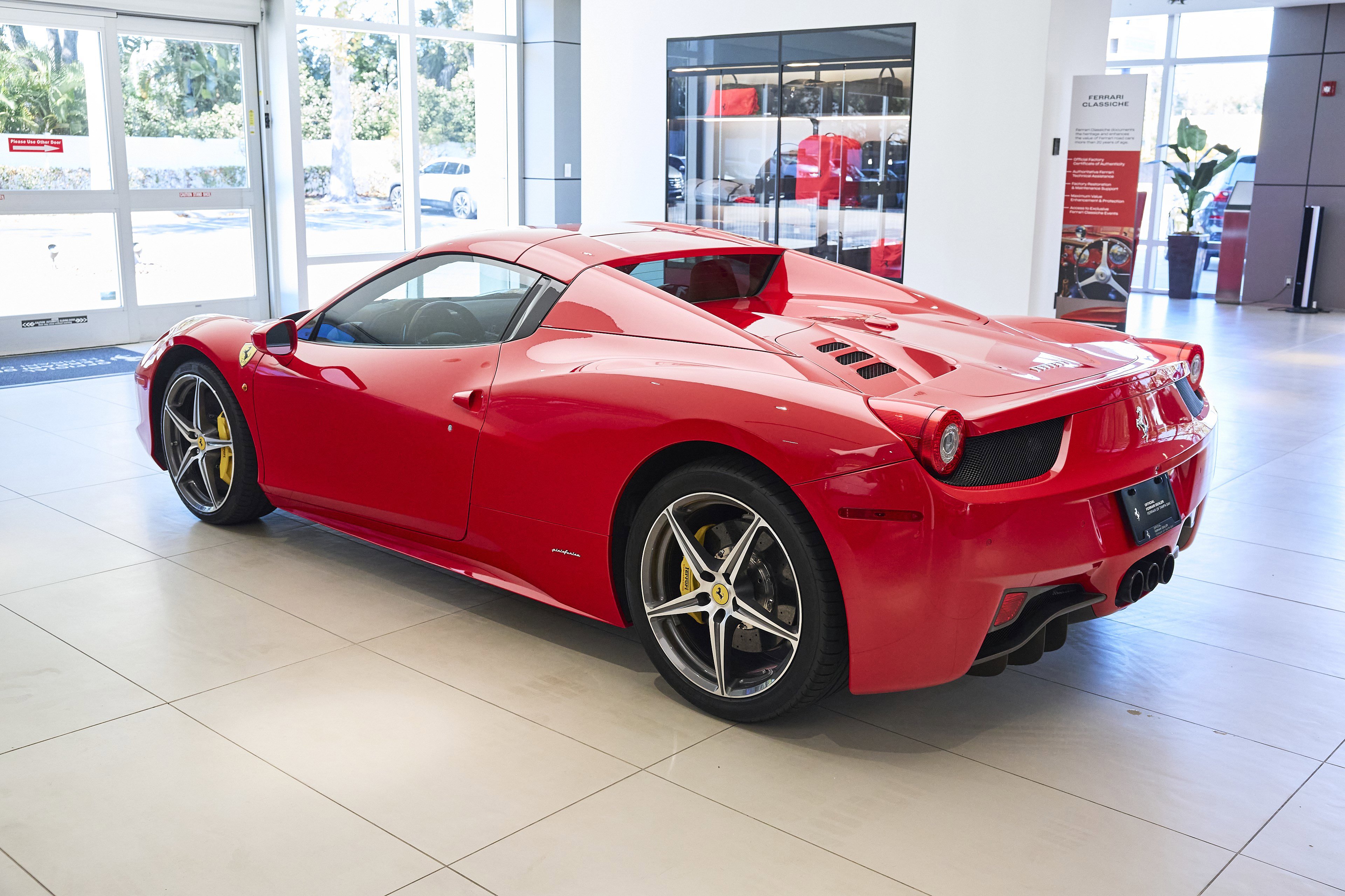 Used 2014 Ferrari 458 Spider image 43