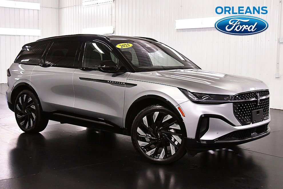 Used 2025 Lincoln Nautilus Reserve w/ Jet Appearance Package image 1