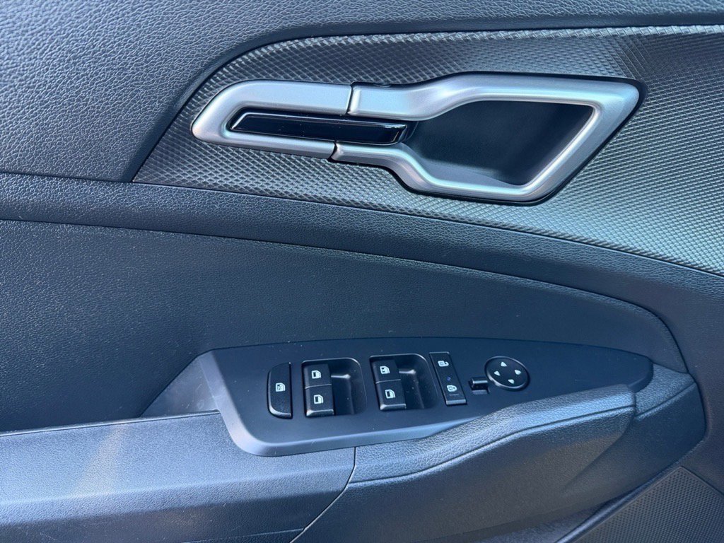 Used 2024 Kia Sportage LX image 17