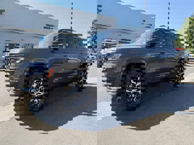 New 2025 Jeep Grand Cherokee L Limited w/ Trailer Tow Package image 2