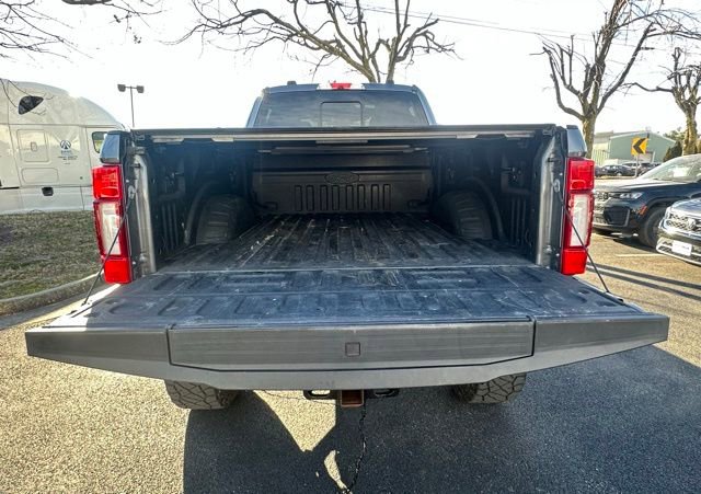 Used 2022 Ford F350 Lariat w/ Black Appearance Package image 15