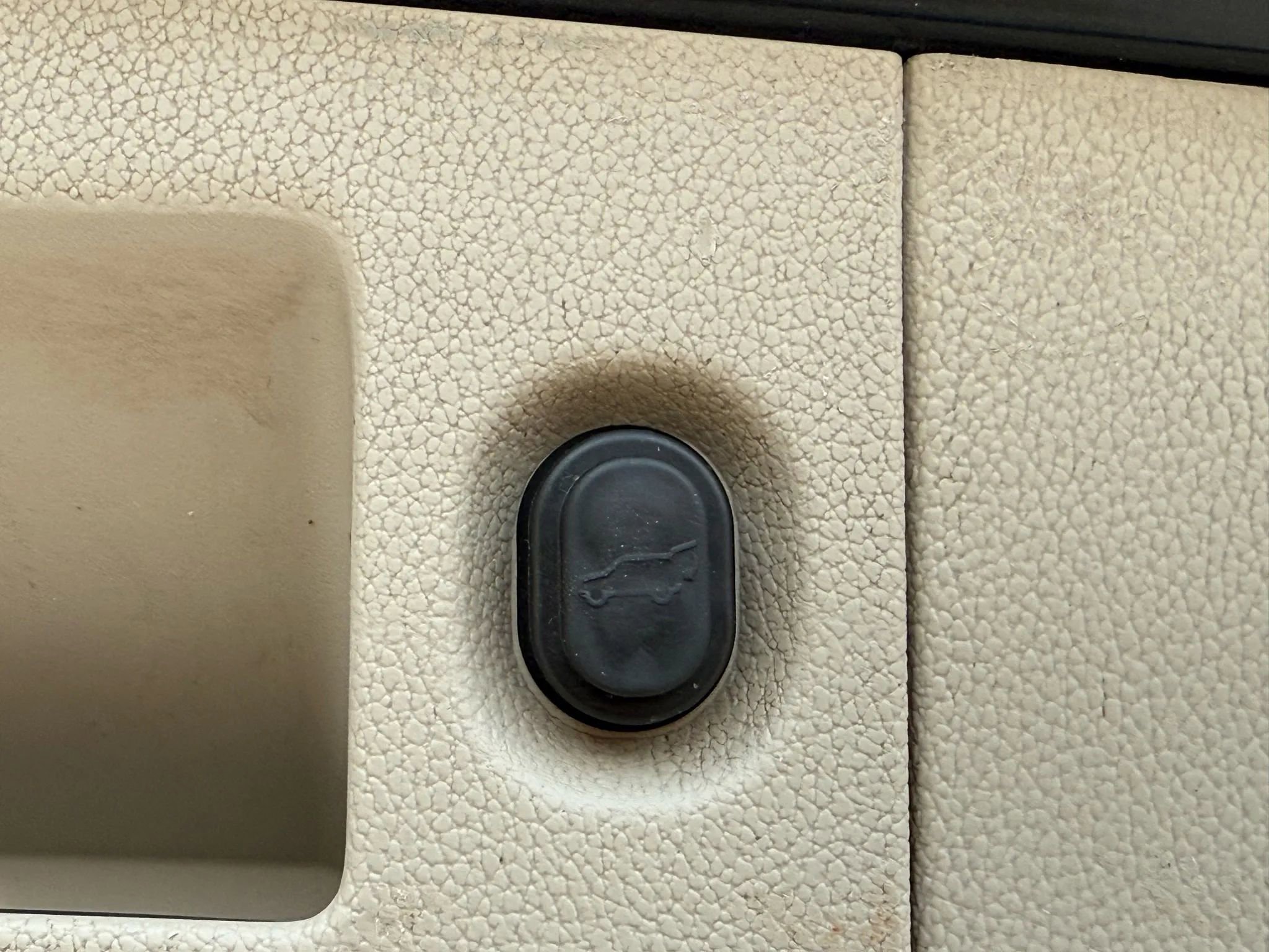 Used 2017 Cadillac Escalade ESV Luxury image 14