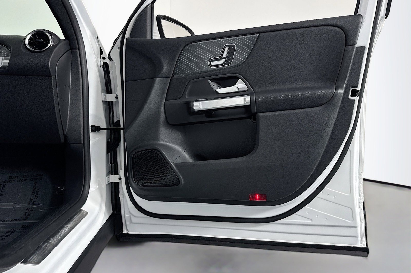 New 2026 Mercedes-Benz GLB 250 image 23