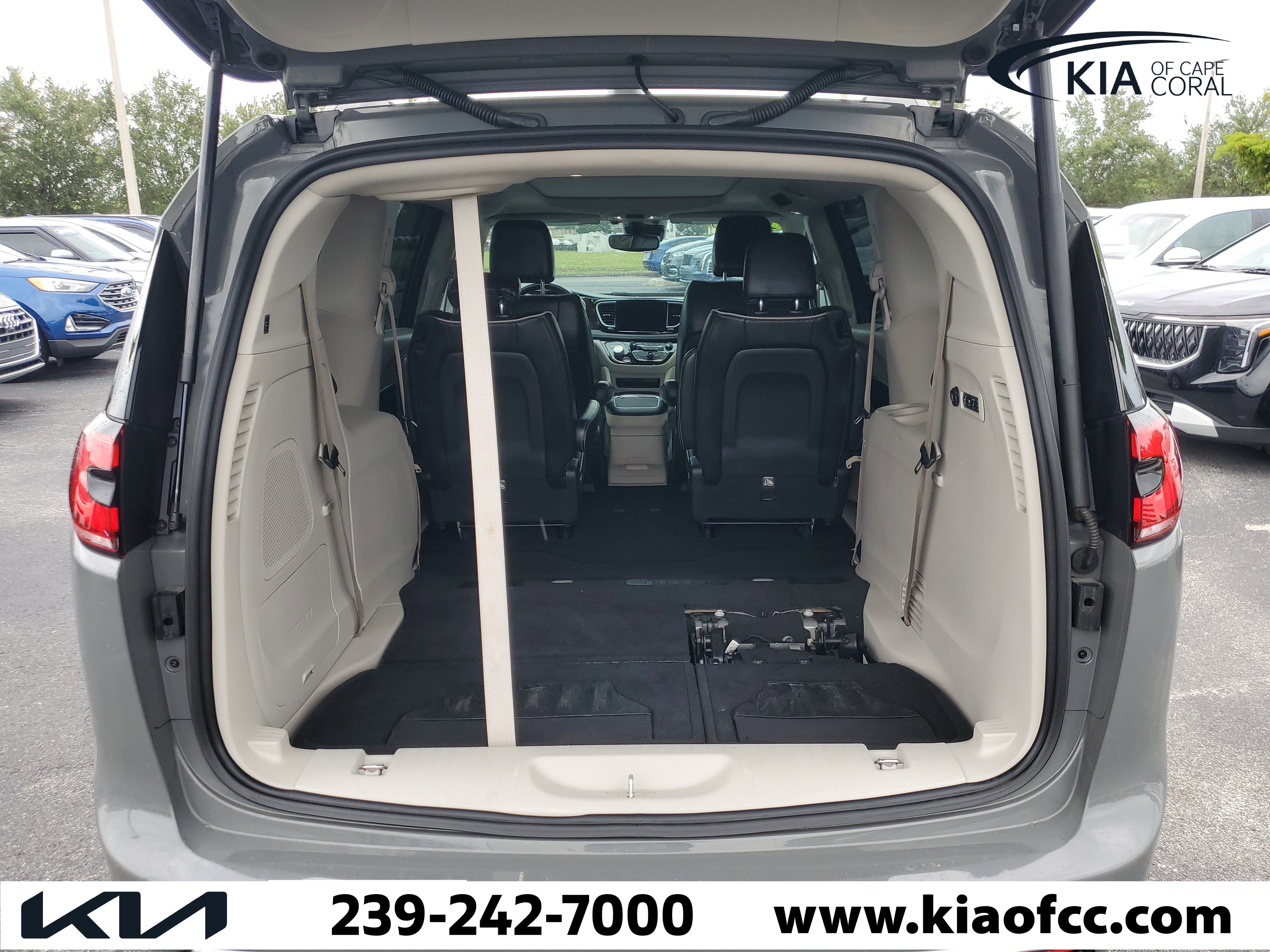 Used 2022 Chrysler Pacifica Limited FWD image 7