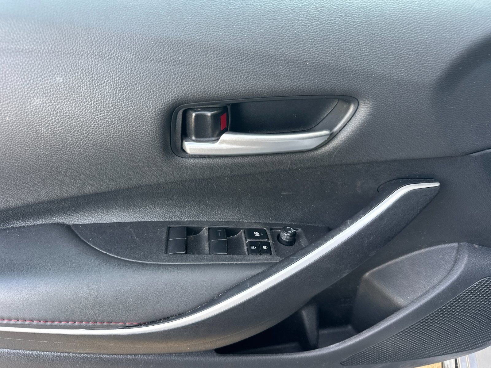 Used 2025 Toyota Corolla SE image 10