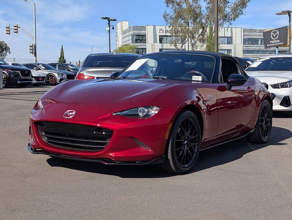 Used 2020 MAZDA MX-5 Miata Club w/ Appearance Package RWD image 8