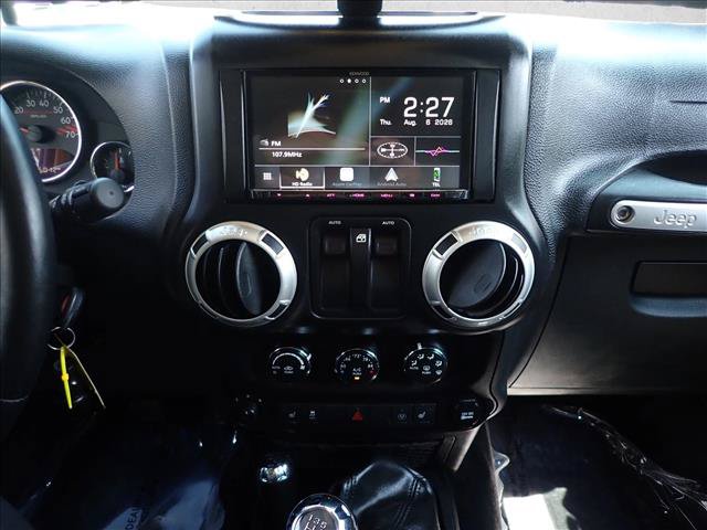 Used 2015 Jeep Wrangler Rubicon AWD/4WD image 14