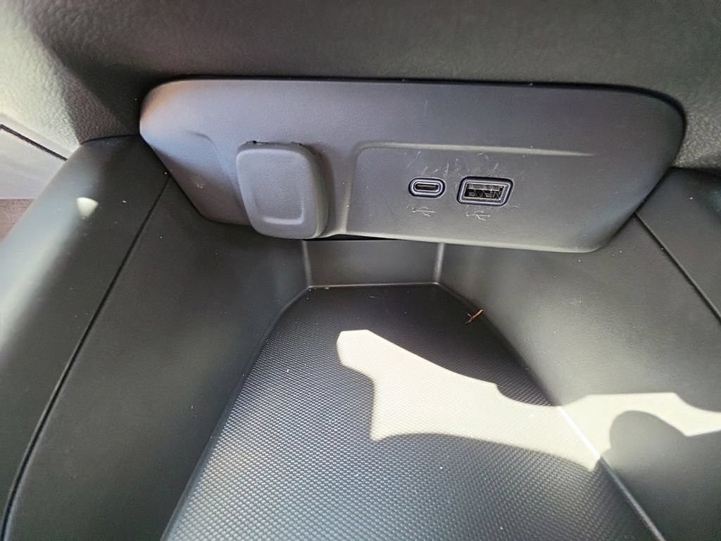 Certified 2024 Chevrolet Trax RS FWD image 18