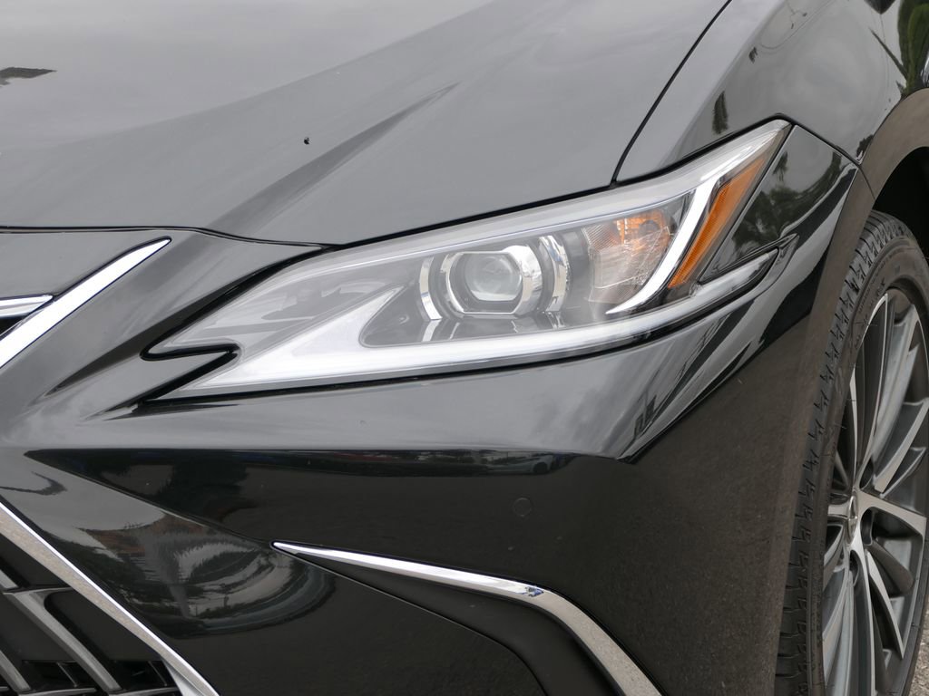 Used 2024 Lexus ES 300h w/ Premium Package FWD image 8