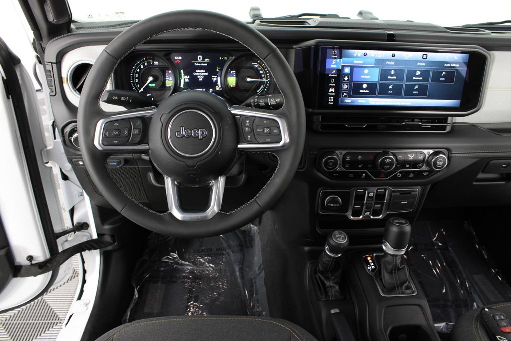 Used 2025 Jeep Wrangler Unlimited Sahara w/ Safety Group AWD/4WD image 10