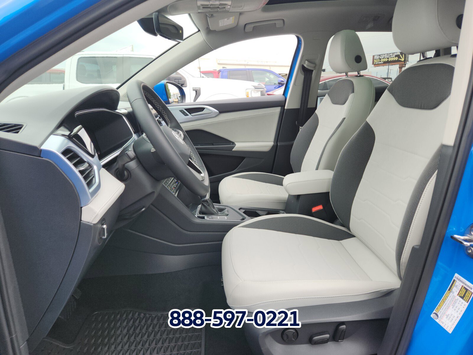 New 2025 Volkswagen Taos SE image 6