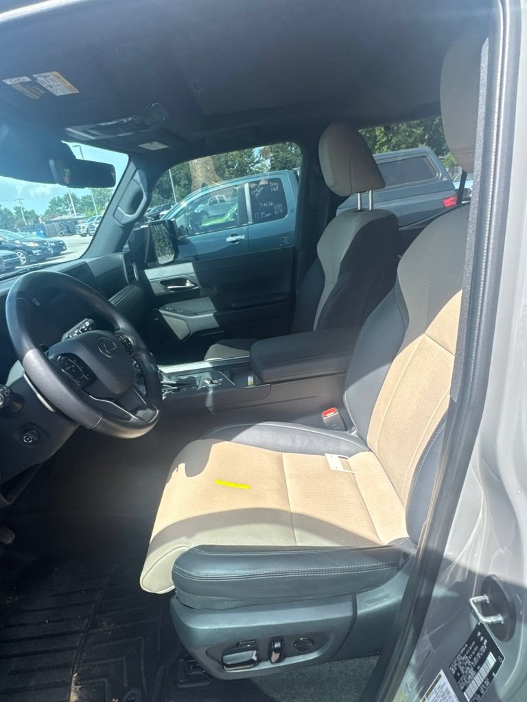 Used 2024 Lexus GX 550 AWD/4WD image 9