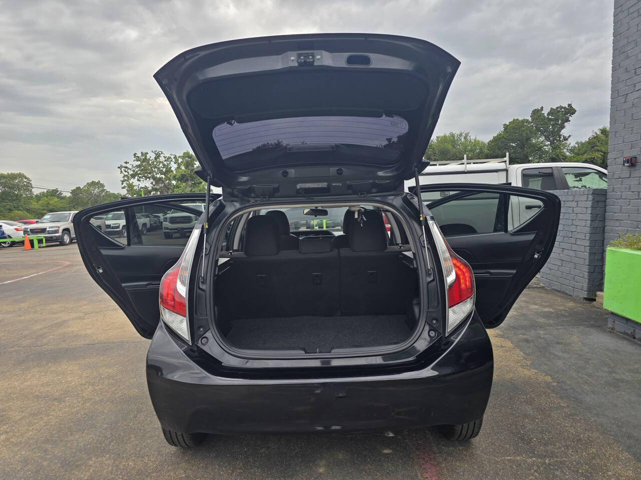 Used 2016 Toyota Prius C Two image 46