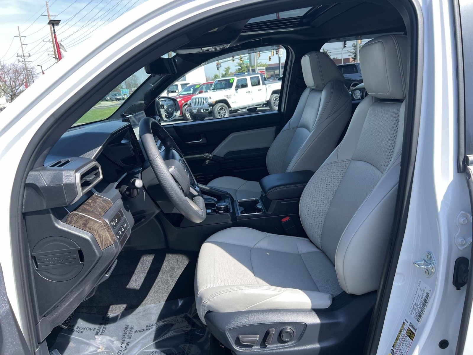 Used 2025 Toyota Tacoma Limited image 13