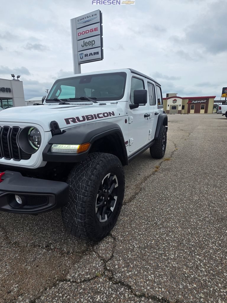 Used 2025 Jeep Wrangler Unlimited Rubicon AWD/4WD image 3