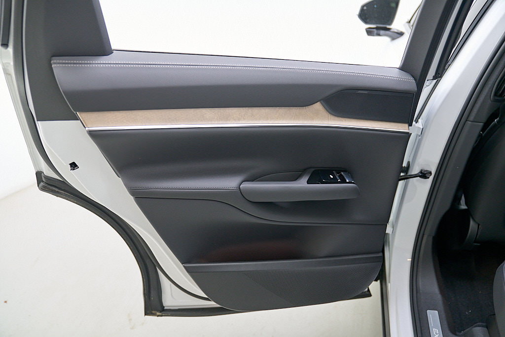 New 2026 Volvo EX90 Plus AWD/4WD image 22