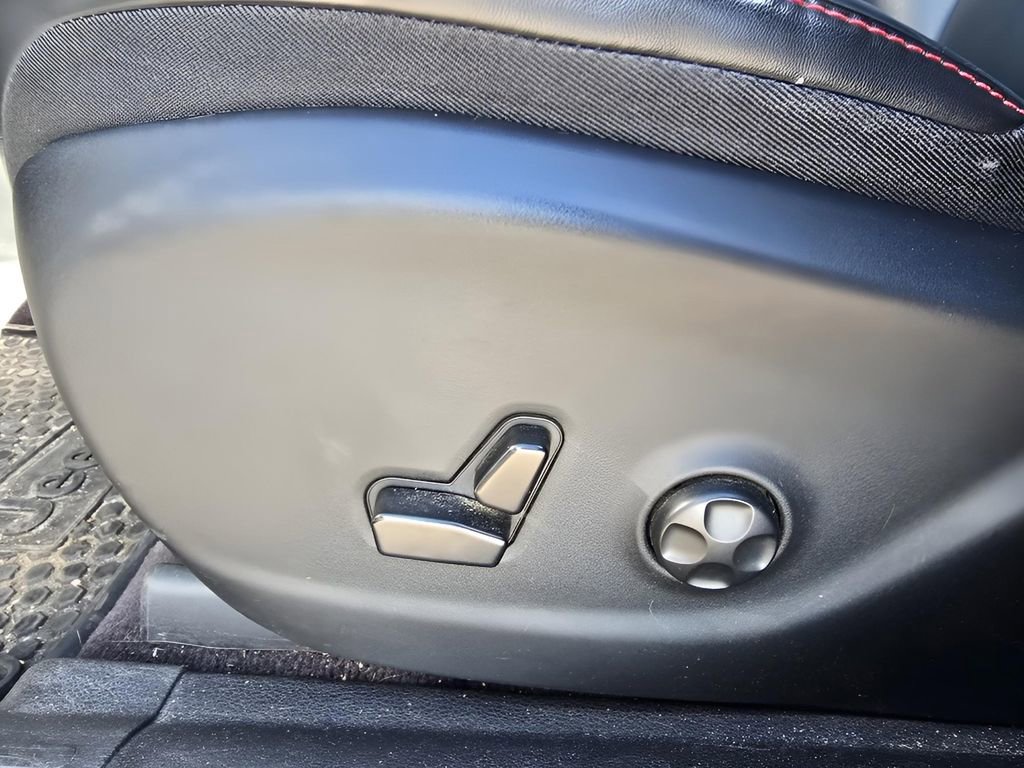 Used 2016 Jeep Cherokee Trailhawk w/ Comfort/Convenience Group image 16