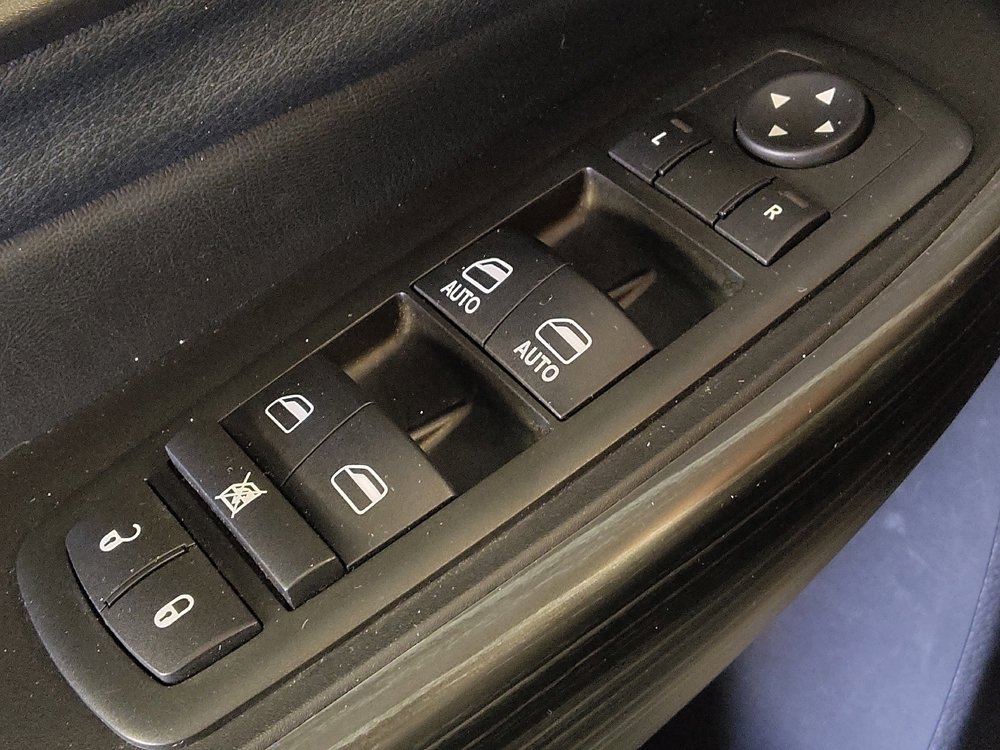 Used 2014 Jeep Cherokee Limited w/ Technology Group image 27