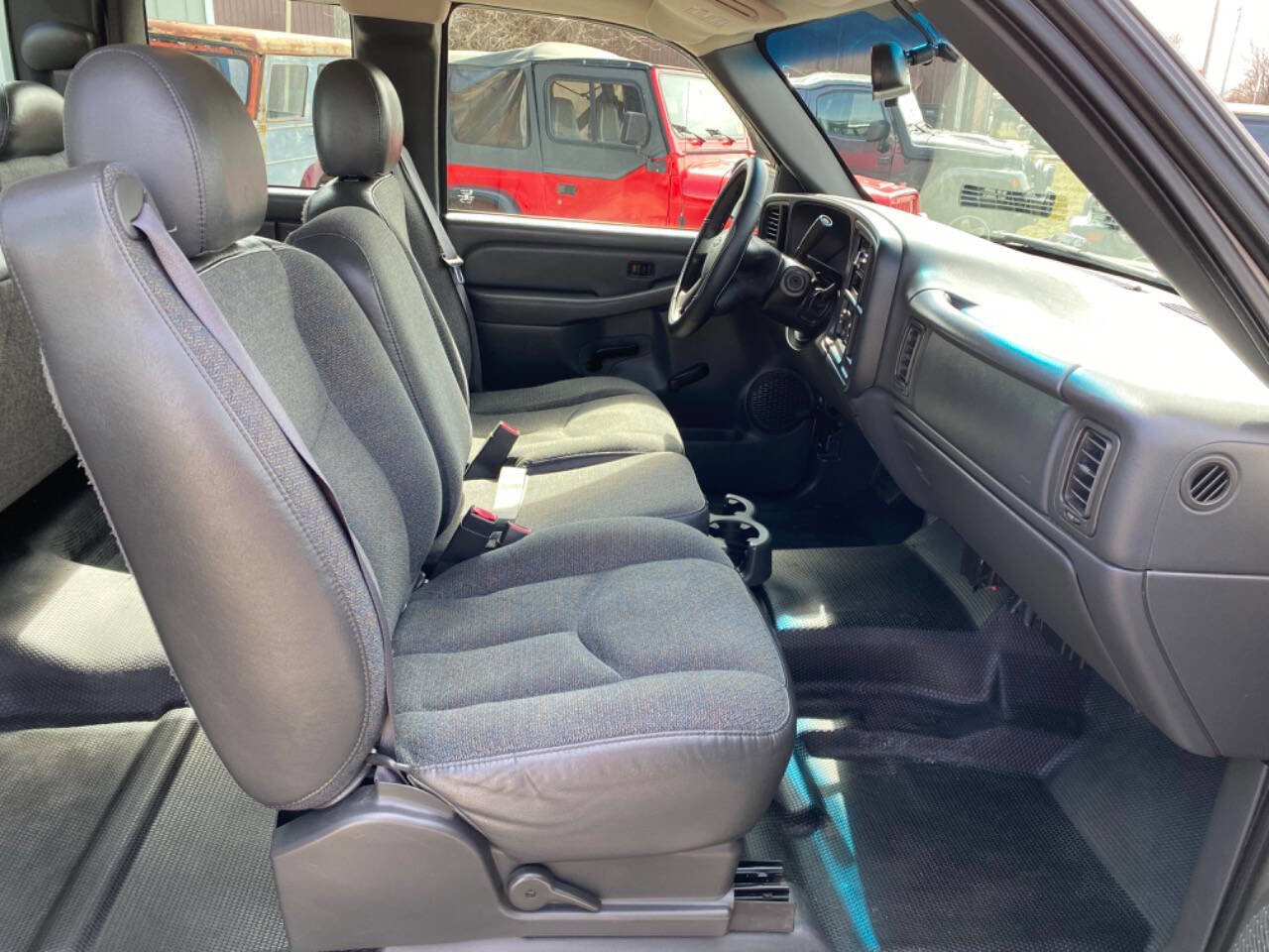 Used 2004 Chevrolet Silverado 1500 W/T image 21