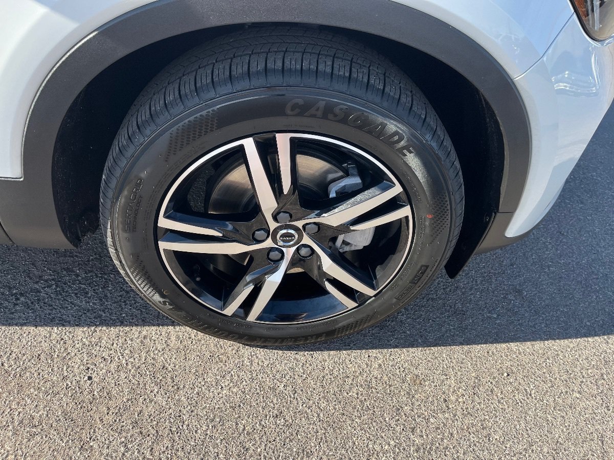 Used 2023 Volvo XC40 B5 Plus AWD/4WD image 46