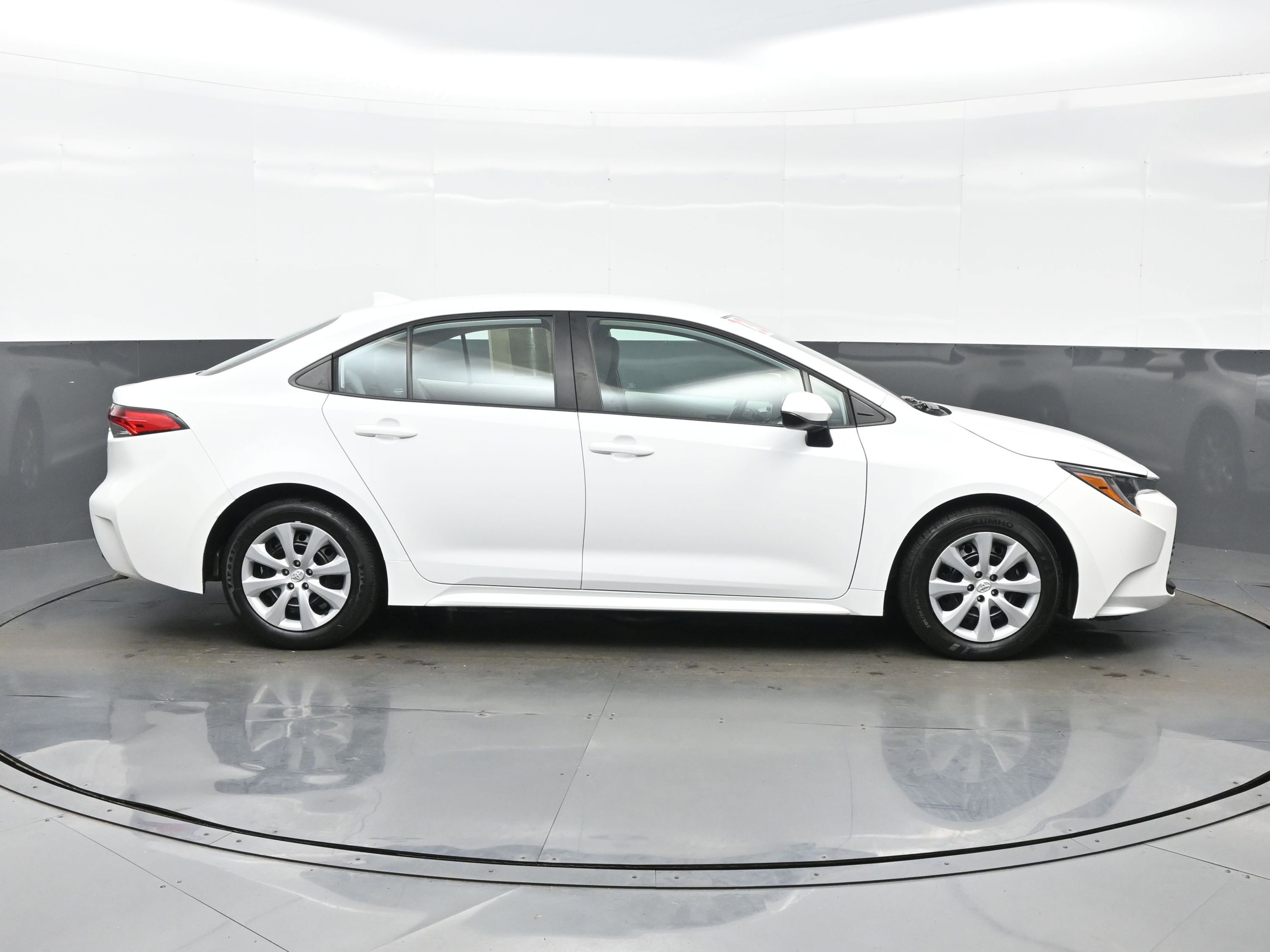 Used 2023 Toyota Corolla LE FWD image 8